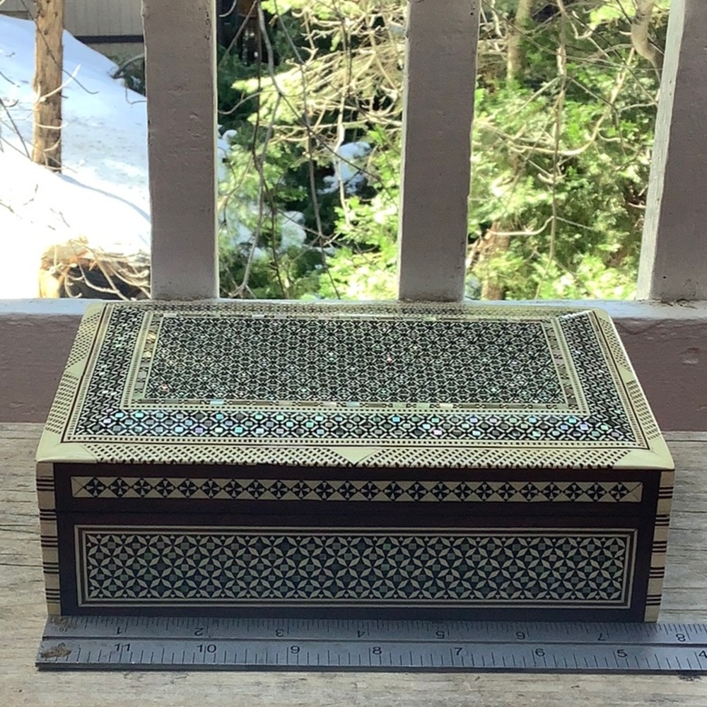 Egyptian Mother of Pearl Inlay Box - Picture 8 of 9